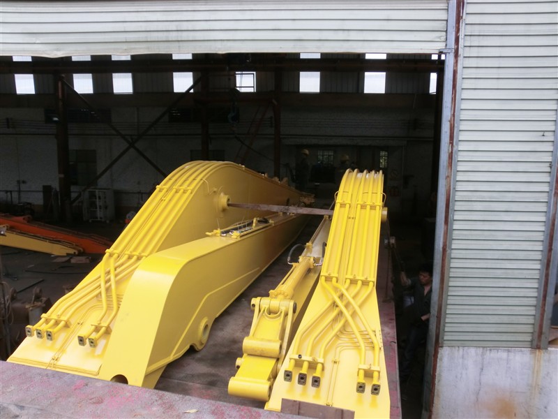 挖機(jī)加長(zhǎng)臂廠家、挖掘機(jī)加長(zhǎng)臂定做、挖掘機(jī)加長(zhǎng)臂改裝