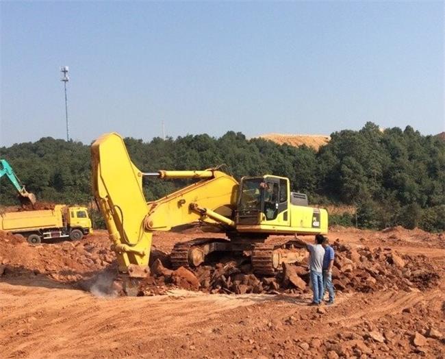 挖掘機(jī)巖石臂，挖掘機(jī)巖石臂廠家，挖掘機(jī)改裝巖石臂